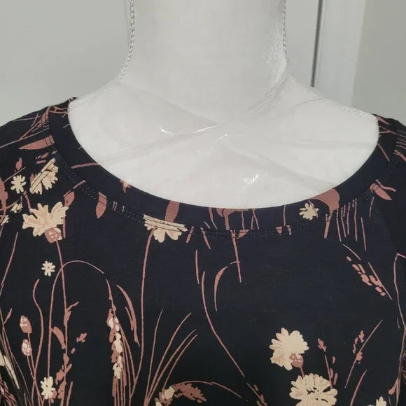 Masai flowered blouse with button down back - Picture 3 of 9